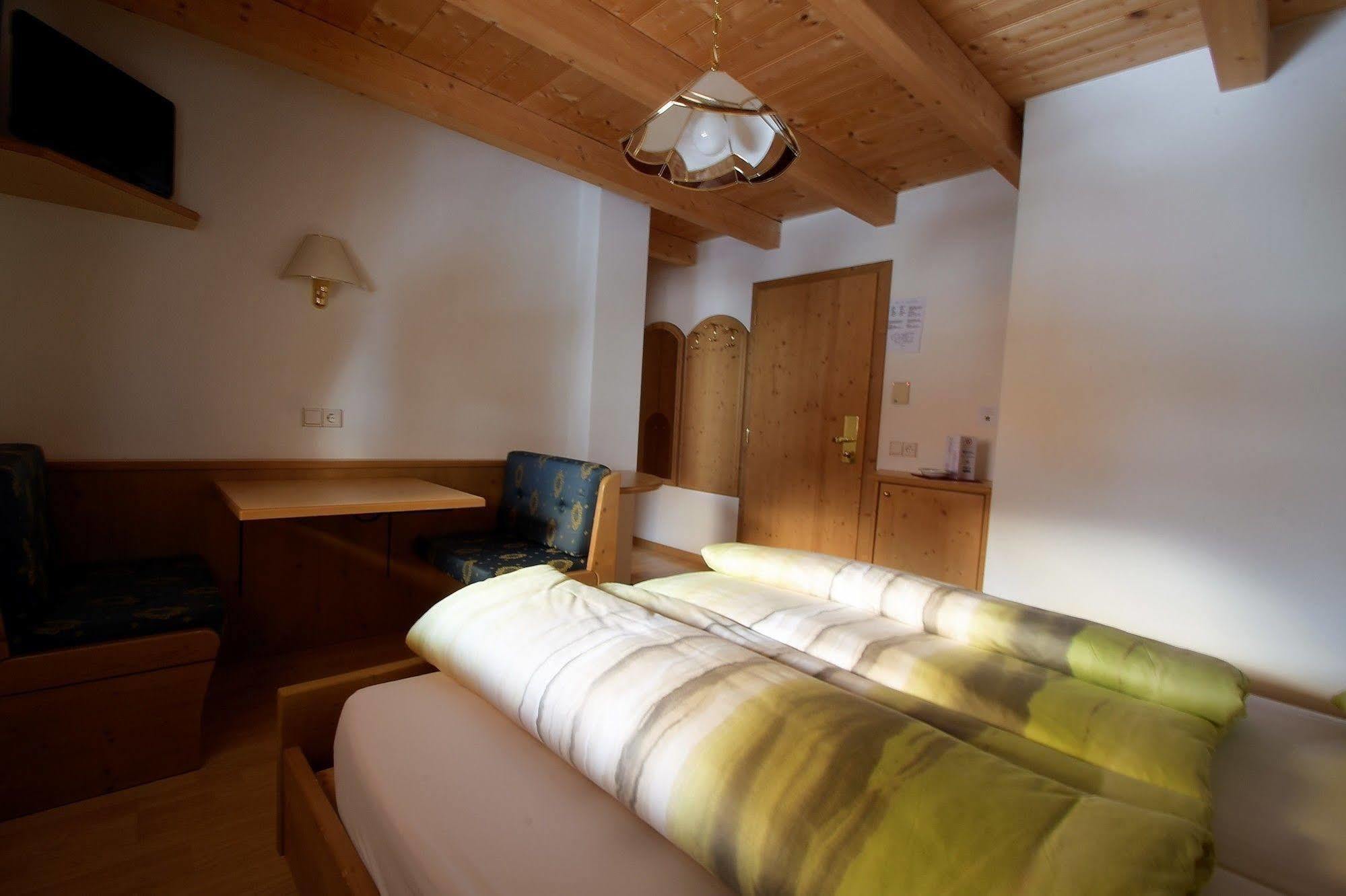 Pension Mirandola Colfosco Exterior photo